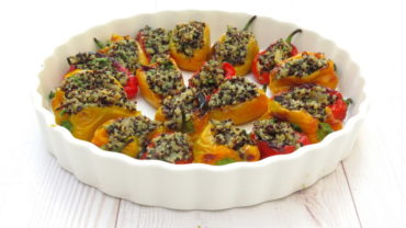 טעים, צבעוני ובריא: פלפלונים ממולאים בקינואה ועשבי תיבול