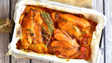 מאפה שכבות דג תפוחי אדמה וירקות